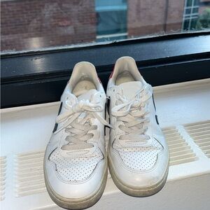 Red and Navy Veja V-10